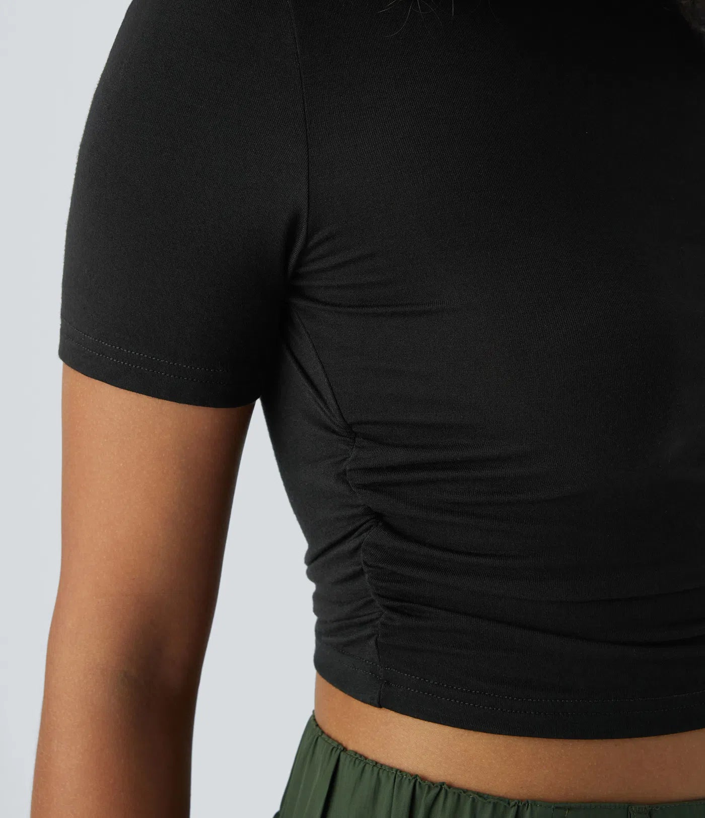 T-shirt Casual à Col Rond Manches Courtes Ruché Cintré et Court