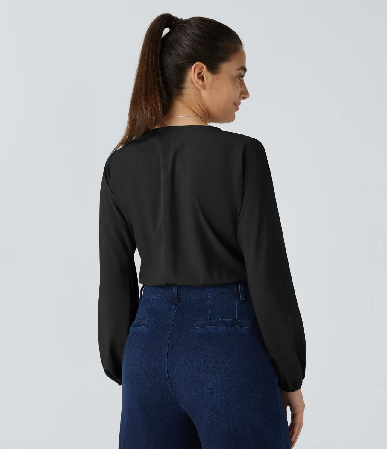 Body Breezeful™ à séchage rapide avec décolleté en V, manches évasées plissées et boutons-pression