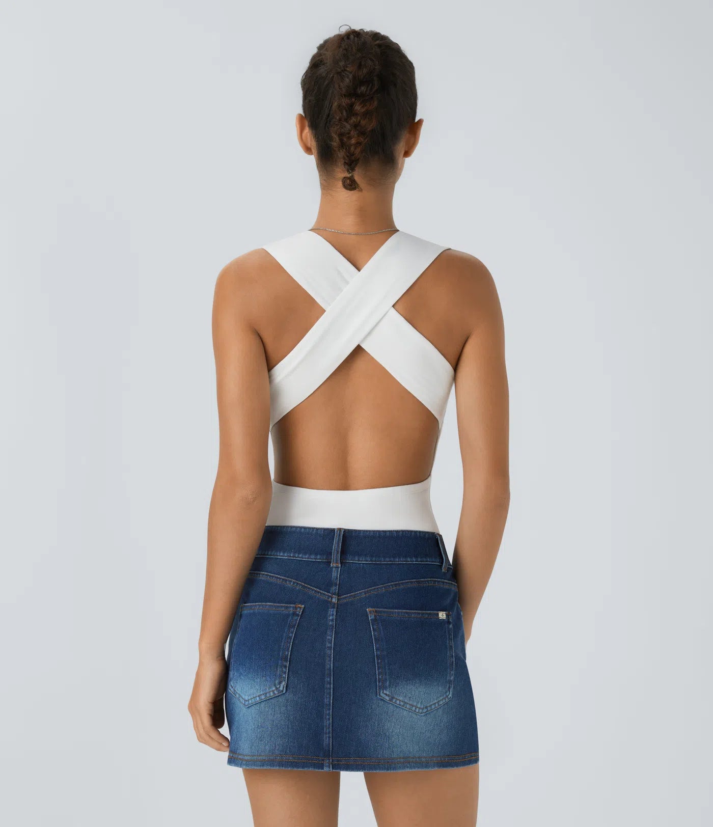 Body décolleté en V dos nu avec bretelles croisées