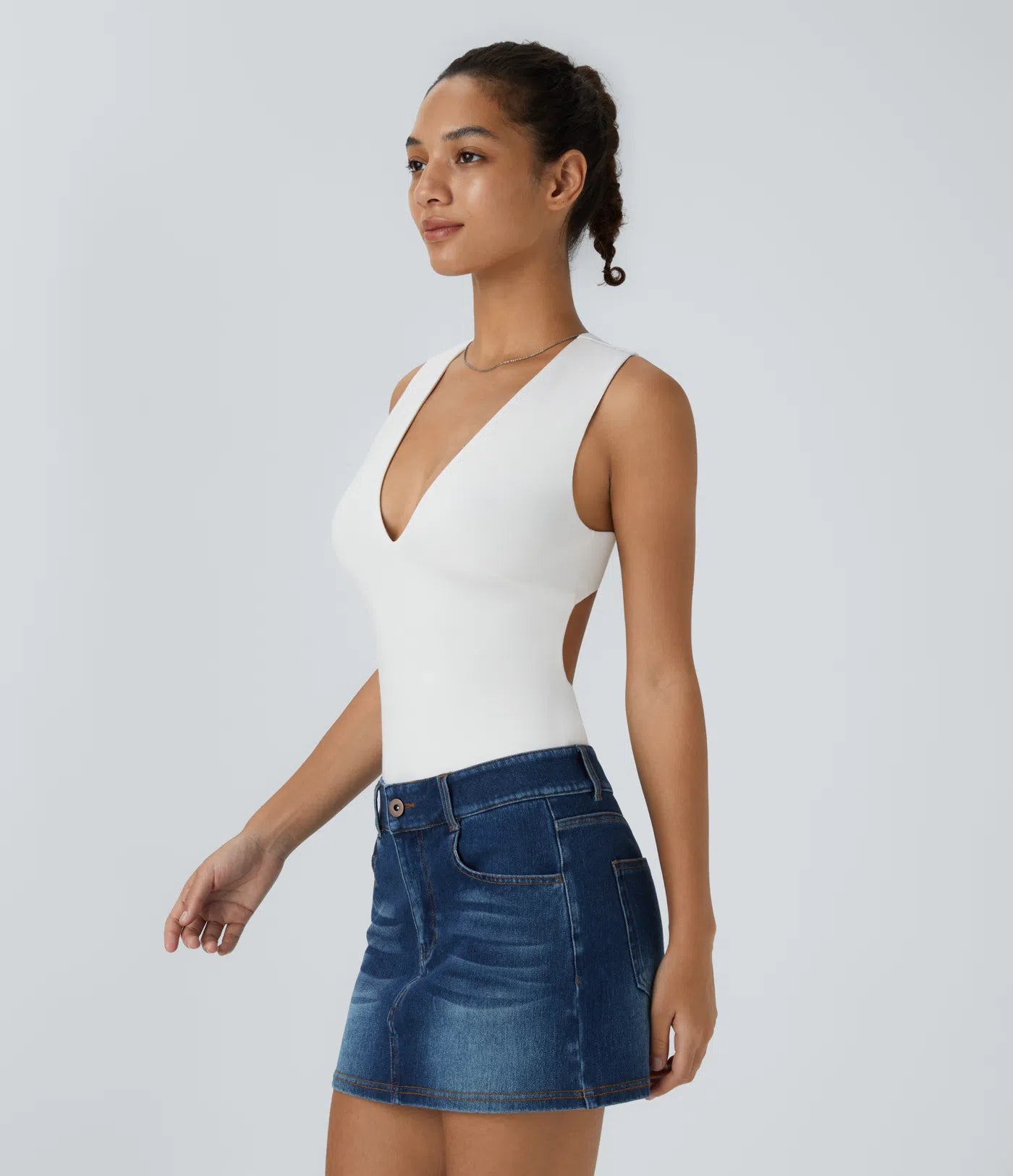 Body décolleté en V dos nu avec bretelles croisées